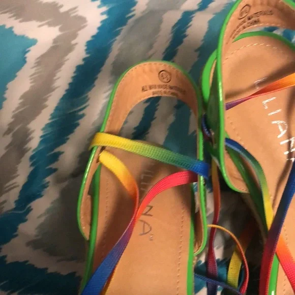 Cute green wedges 👠 tie around ankle offers welcome 🤗 - Picture 3 of 4